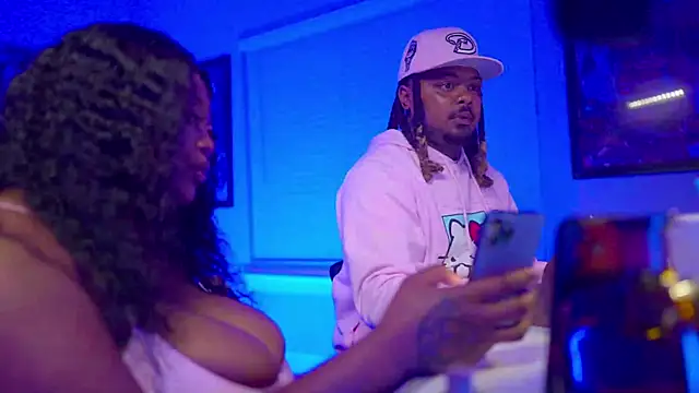 Snapshot of 4EVAGLACIERS chatting on September 25, 3:21 am 4EVAGLACIERS online show from September 25, 3:21 am