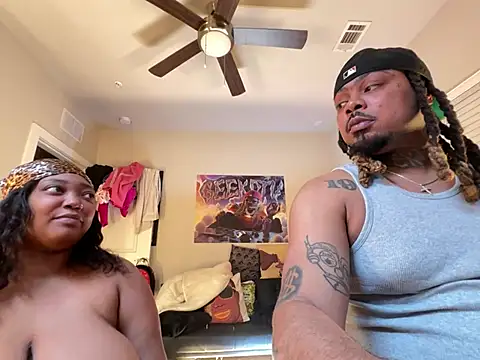 Snapshot of 4EVAGLACIERS chatting on February 17, 6:10 am 4EVAGLACIERS online show from February 17, 6:10 am