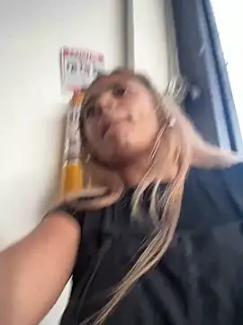 Snapshot of pamell_col chatting on December 11, 10:06 pm pamell col online show from December 11, 10:06 pm