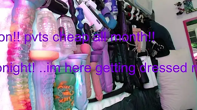 Snapshot of famousALYX chatting on February 8, 7:56 am famousALYX online show from February 8, 7:56 am