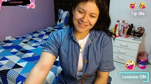 Snapshot of soniafuckboobs chatting on February 12, 12:44 pm soniafuckboobs online show from February 12, 12:44 pm