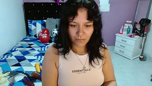 Snapshot of soniafuckboobs chatting on March 14, 7:44 pm soniafuckboobs online show from March 14, 7:44 pm