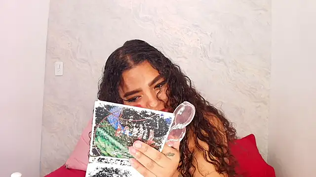 Snapshot of sofi_balvin chatting on January 8, 7:34 pm sofi balvin online show from January 8, 7:34 pm