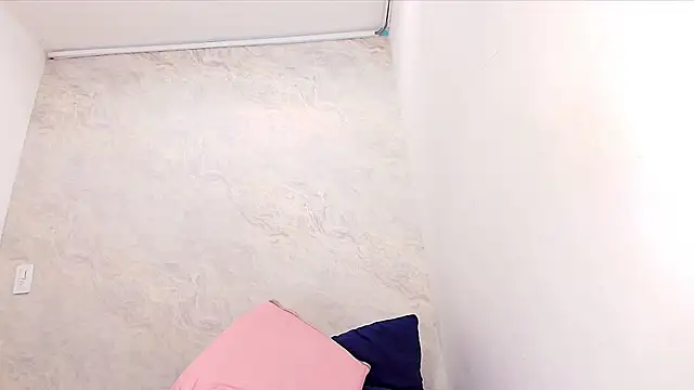 Snapshot of sofi_balvin chatting on February 9, 7:19 pm sofi balvin online show from February 9, 7:19 pm