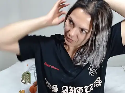 Snapshot of Chantal_hott chatting on January 10, 3:18 am Chantal hott online show from January 10, 3:18 am