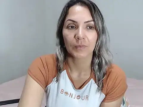 Snapshot of Chantal_hott chatting on January 15, 2:27 am Chantal hott online show from January 15, 2:27 am