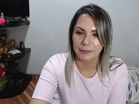 Snapshot of Chantal_hott chatting on February 15, 7:50 pm Chantal hott online show from February 15, 7:50 pm