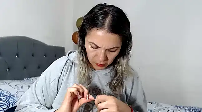 Snapshot of Chantal_hott chatting on March 6, 7:43 pm Chantal hott online show from March 6, 7:43 pm