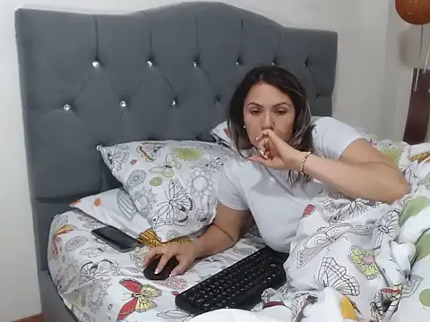 Snapshot of Chantal_hott chatting on March 13, 4:38 am Chantal hott online show from March 13, 4:38 am