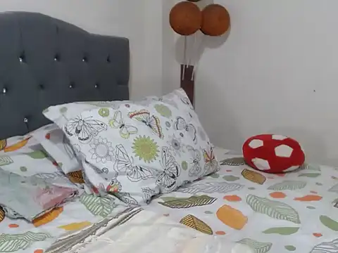 Snapshot of Chantal_hott chatting on March 15, 1:52 am Chantal hott online show from March 15, 1:52 am