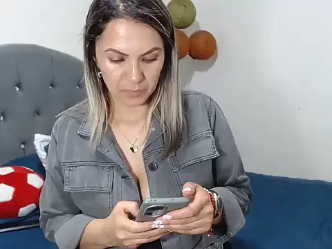 Snapshot of Chantal_hott chatting on March 15, 11:06 pm Chantal hott online show from March 15, 11:06 pm