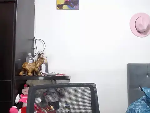 Snapshot of Chantal_hott chatting on March 19, 9:27 pm Chantal hott online show from March 19, 9:27 pm