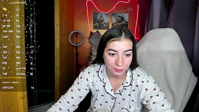 Fiery Brunette  online show from October 2, 4:19 am