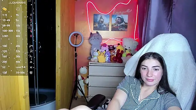 Fiery Brunette  online show from October 13, 5:51 am