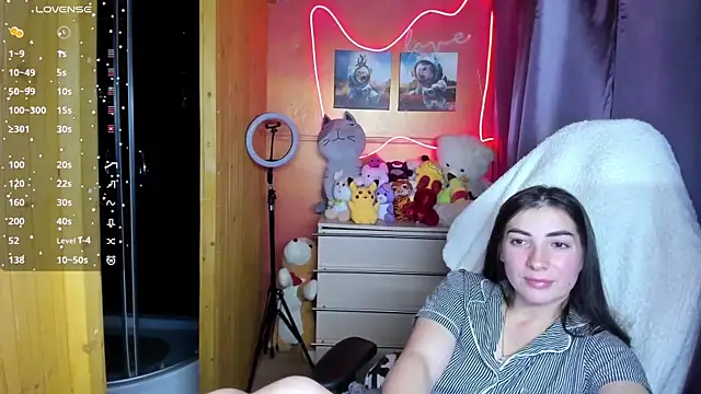 Fiery Brunette  online show from November 6, 5:14 pm