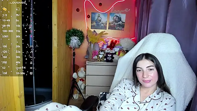 Fiery Brunette  online show from December 21, 6:37 pm