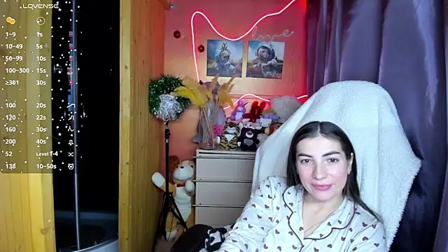 Fiery Brunette  online show from January 11, 7:08 pm