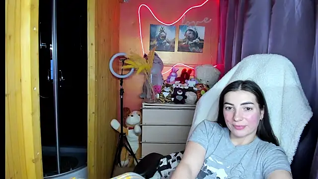 Fiery Brunette  online show from January 14, 11:05 am