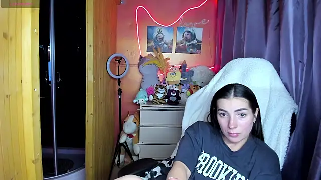 Fiery Brunette  online show from March 11, 4:13 pm