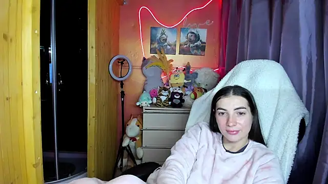 Fiery Brunette  online show from March 12, 4:40 am