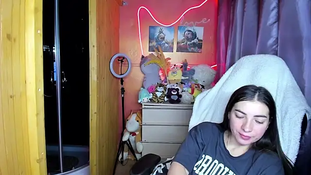 Fiery Brunette  online show from April 12, 9:58 am