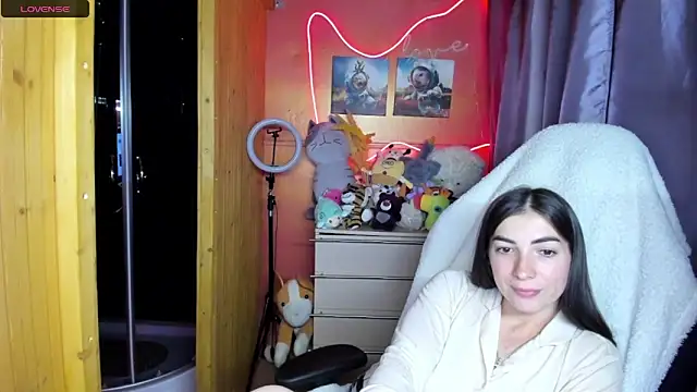 Fiery Brunette  online show from May 21, 6:53 am