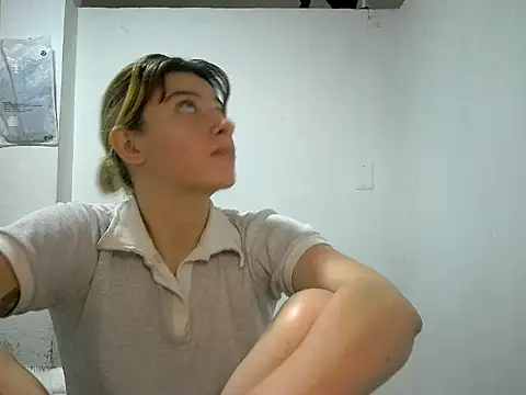 Snapshot of Mia_foster1 chatting on May 21, 2:07 am Mia foster1 online show from May 21, 2:07 am