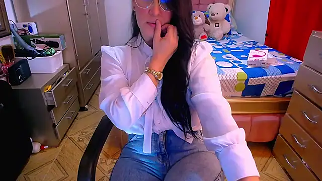 Snapshot of BitterMomXxx chatting on February 13, 12:57 am BitterMomXxx online show from February 13, 12:57 am