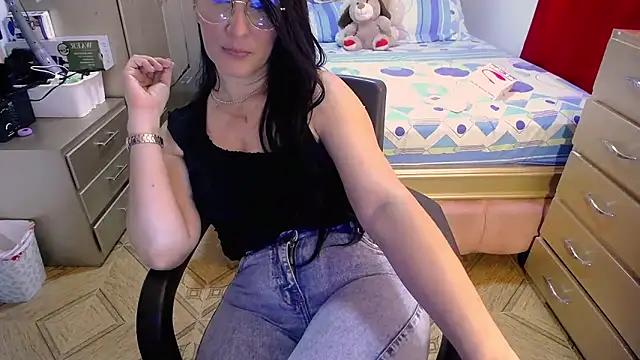 Snapshot of BitterMomXxx chatting on February 26, 3:41 pm BitterMomXxx online show from February 26, 3:41 pm