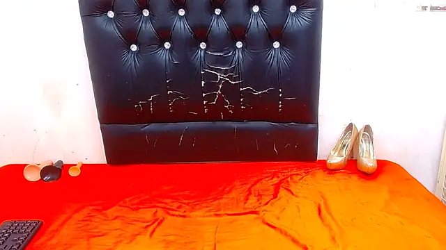 Snapshot of JUICYASSxxx chatting on March 18, 4:37 pm JUICYASSxxx online show from March 18, 4:37 pm