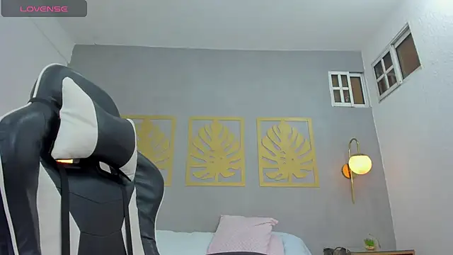 ayla13  online show from February 25, 9:57 pm