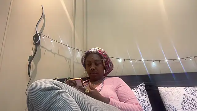 ChocolateCakeQueen online show from January 13, 2:18 am