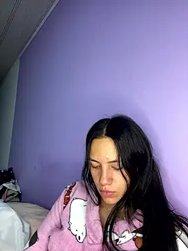 hannahb-e online show from December 7, 2:20 am