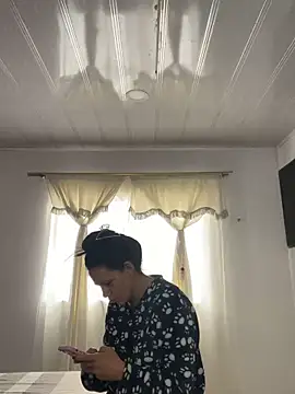 Snapshot of hannahb-e chatting on October 17, 2:30 pm hannahb-e online show from October 17, 2:30 pm