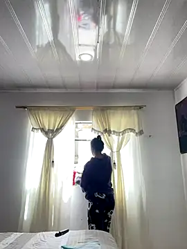 Snapshot of hannahb-e chatting on October 18, 4:08 pm hannahb-e online show from October 18, 4:08 pm