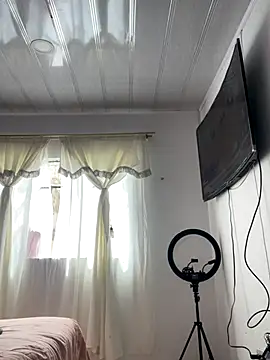 Snapshot of hannahb-e chatting on October 21, 3:35 pm hannahb-e online show from October 21, 3:35 pm