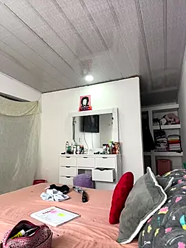 Snapshot of hannahb-e chatting on October 25, 2:35 pm hannahb-e online show from October 25, 2:35 pm