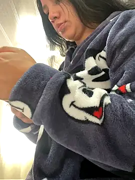 Snapshot of hannahb-e chatting on November 12, 6:52 pm hannahb-e online show from November 12, 6:52 pm