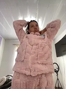 Snapshot of hannahb-e chatting on November 20, 1:44 pm hannahb-e online show from November 20, 1:44 pm