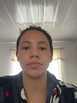 Snapshot of hannahb-e chatting on December 2, 1:39 pm hannahb-e online show from December 2, 1:39 pm