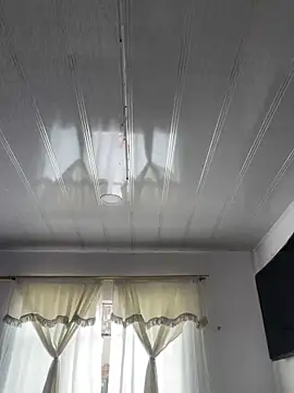 Snapshot of hannahb-e chatting on December 3, 5:22 pm hannahb-e online show from December 3, 5:22 pm