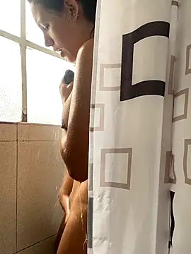 Snapshot of hannahb-e chatting on December 4, 2:15 pm hannahb-e online show from December 4, 2:15 pm