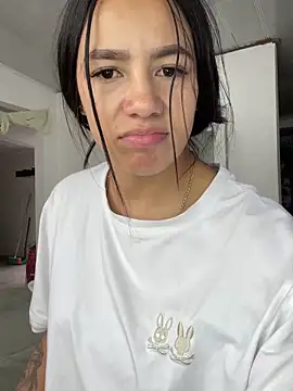 Snapshot of hannahb-e chatting on December 14, 6:45 pm hannahb-e online show from December 14, 6:45 pm