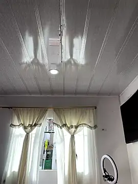 Snapshot of hannahb-e chatting on January 9, 1:58 pm hannahb-e online show from January 9, 1:58 pm