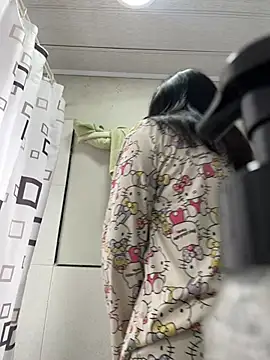 hannahb-e online show from February 14, 1:52 pm