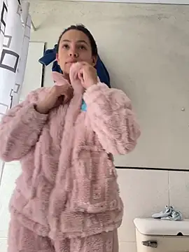 hannahb-e online show from March 15, 3:07 pm