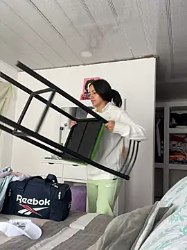 hannahb-e online show from March 25, 3:40 pm