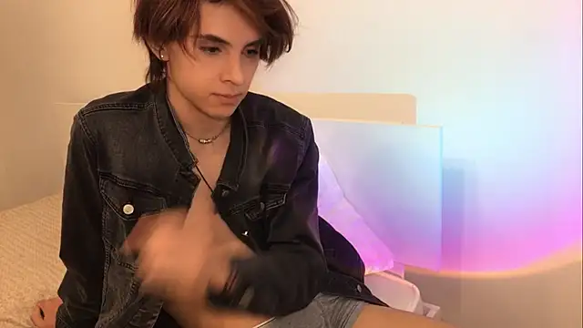 Snapshot of k0sta_ chatting on December 13, 10:13 pm k0sta online show from December 13, 10:13 pm