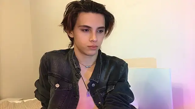 Snapshot of k0sta_ chatting on December 15, 9:31 pm k0sta online show from December 15, 9:31 pm