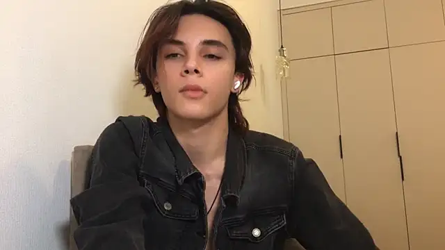 Snapshot of k0sta_ chatting on December 30, 5:34 pm k0sta online show from December 30, 5:34 pm